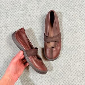 vintage y2k chocolate brown leather round toe mary jane strappy flats clarks 6
